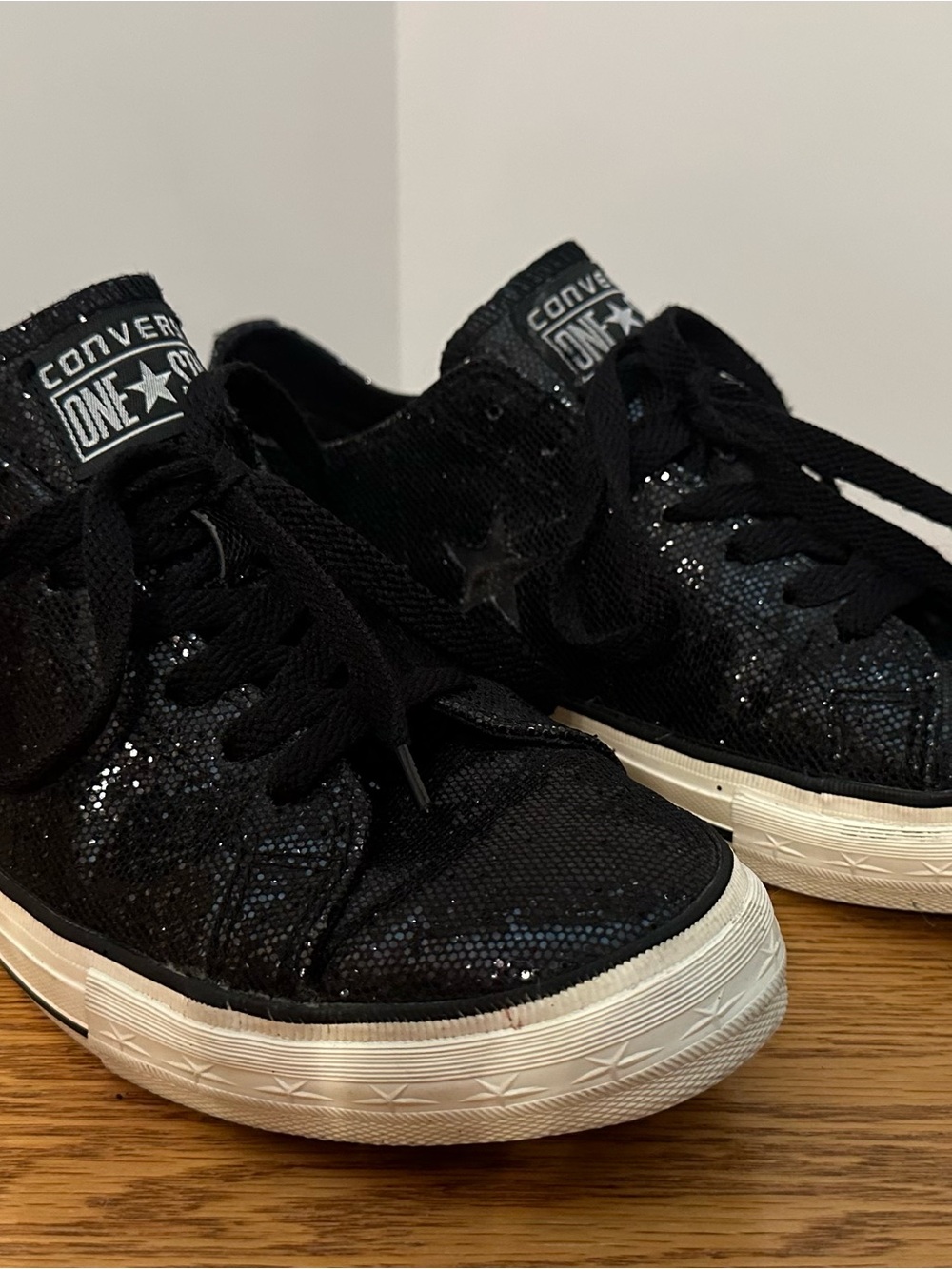 Women’s Size 10 Converse Black Glitter One Star Low-Top Sneakers